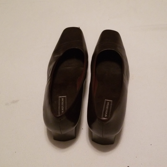 Brown Pumps - Picture 2 of 4